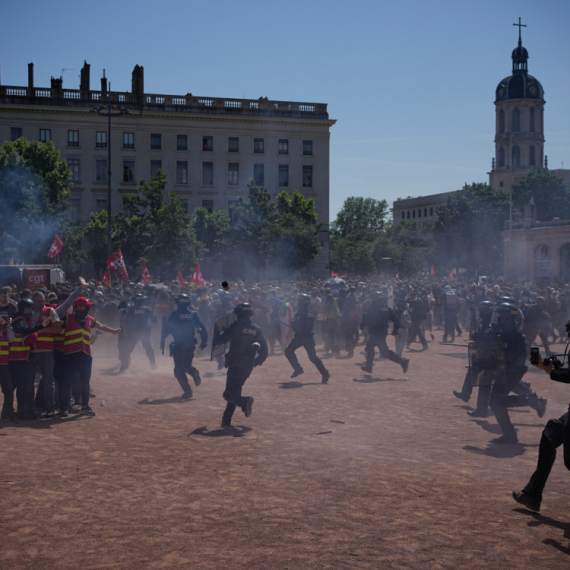 "Ulični ratovi" u svetskim gradovima: Protesti eskalirali, policija upotrebila silu FOTO/VIDEO