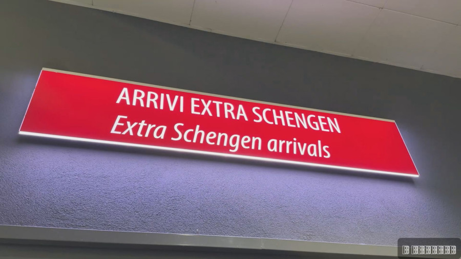 Srbi satima zarobljeni na aerodromu: Odvojeni u poseban gejt FOTO