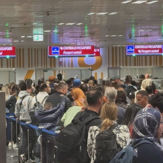 Srbi satima zarobljeni na aerodromu: Odvojeni u poseban gejt sa Marokancima FOTO