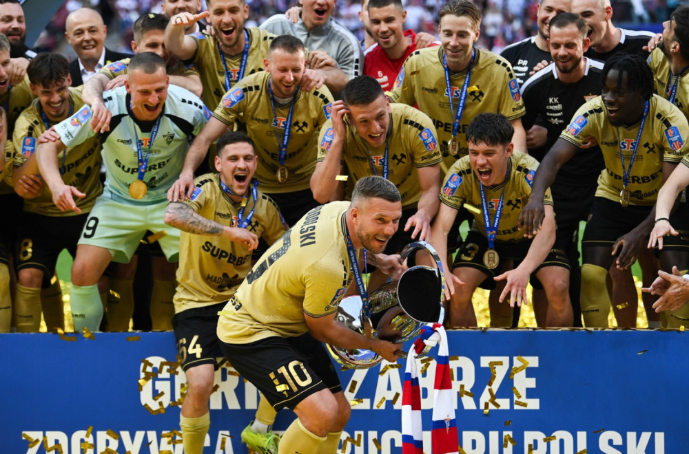 Podolski u petoj deceniji doneo trofej zavičaju VIDEO