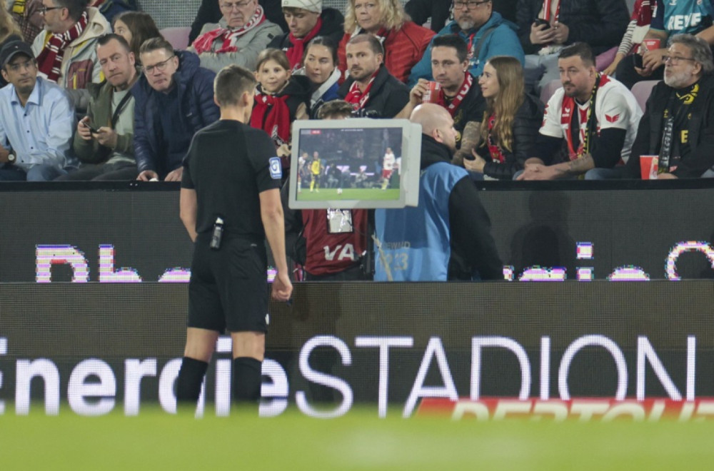 Danijel Zibert sudi na Emiratima