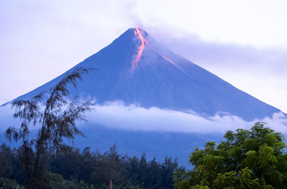 Strah na Filipinima: Vulkan Majon ponovo udario, evakuisano na hiljade ljudi