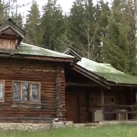 U ovoj kući na srpskom jezeru snimljen je čuveni film: Evo kako sada izgleda VIDEO