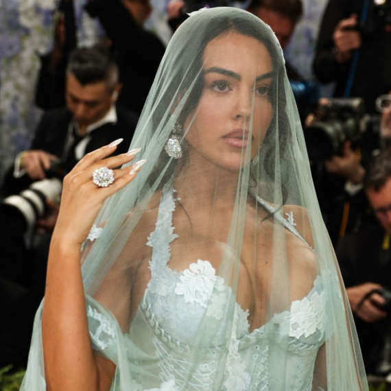Georgina opet razbesnela stajlingom: "Nije ti ovde mesto, idi kući" FOTO