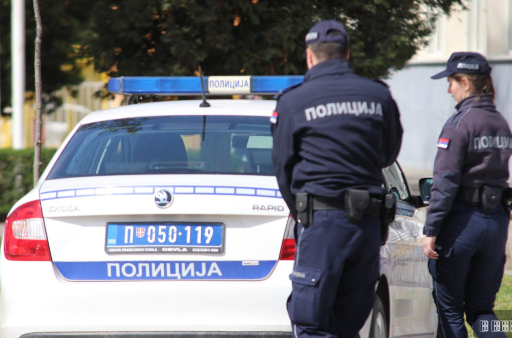 Pljačka usred dana u Novom Pazaru: Lopov ušao u objekat i odneo novac