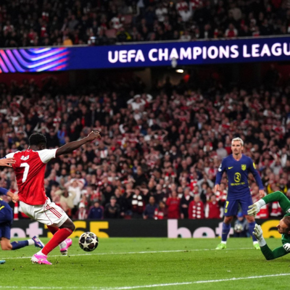 Arsenal vodi – Saka se ukazao!