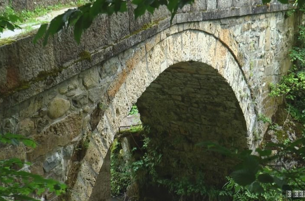 Prizor kao iz bajke: Podno Golije smestio se stari kameni most izgrađen pre nekoliko vekova FOTO
