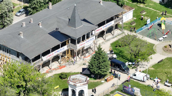Potvrda da ne žele dobro Srbiji; Blokaderi pozivaju na protest zbog banera "Srbija pobeđuje" u Kragujevcu