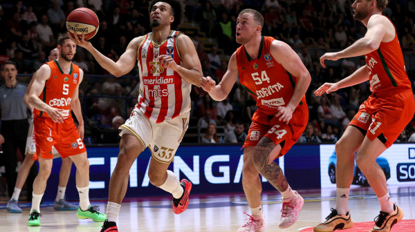 Zvezda "stotkom" srušila COL i došla na korak do polufinala!