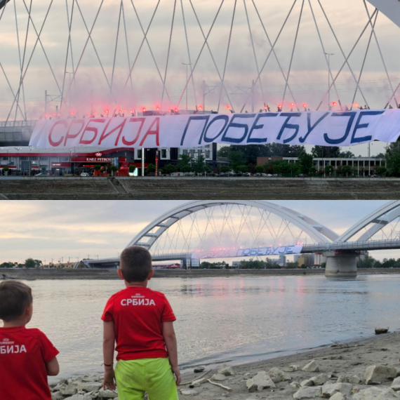 Predivna slika iz Novog Sada: Veliki natpis "Srbija pobeđuje" na Žeželjevom mostu FOTO