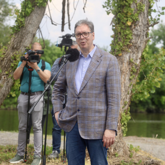Vučić: "Pred nama su odlučujući izbori"; "Nećemo dozvoliti rušenje države"