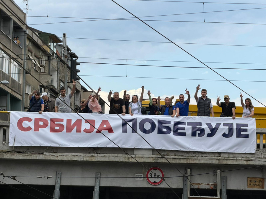 Srbija pobeđuje osvanulo širom Beograda; Moćna poruka u Zemunu, Batajnici, Zvezdari, Surčinu... FOTO/VIDEO