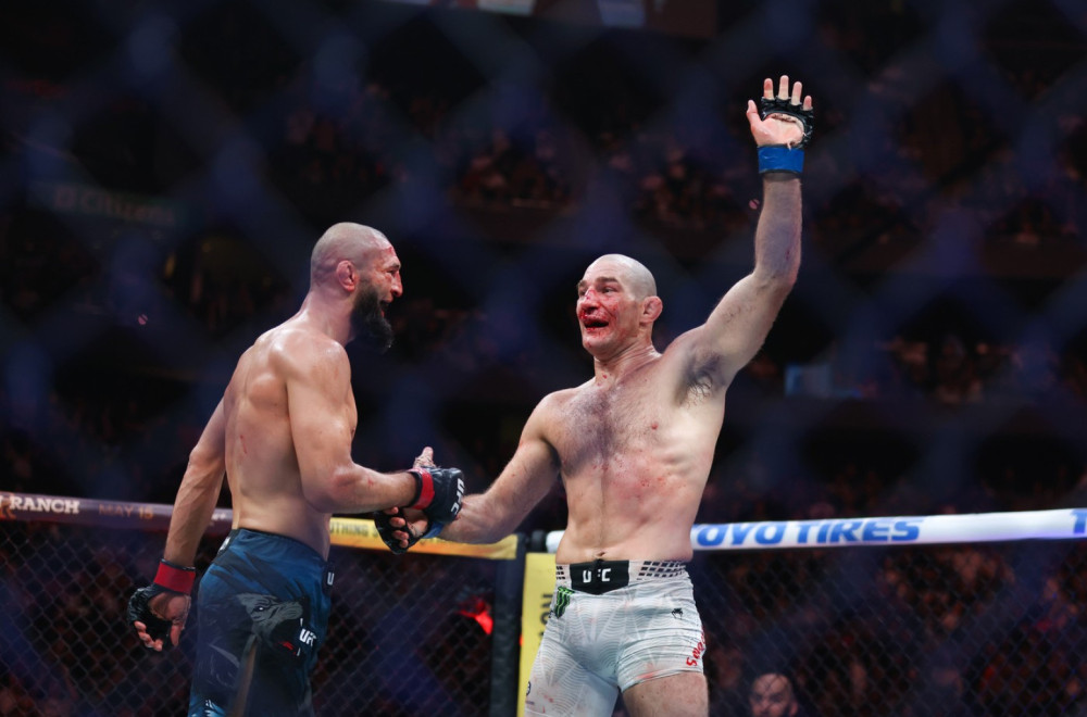 Veliko iznenađenje u UFC – Amerikanac došao do pojasa VIDEO