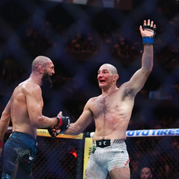 Veliko iznenađenje u UFC – Amerikanac došao do pojasa VIDEO