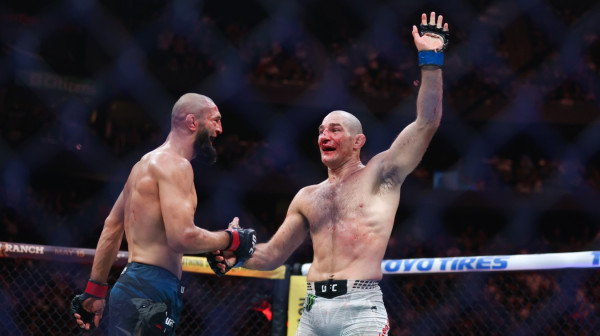 Veliko iznenađenje u UFC – Amerikanac došao do pojasa VIDEO