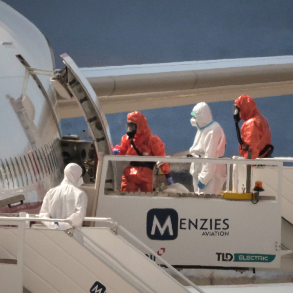 Poleteo prvi avion sa putnicima "kruzera smrti": Evo gde će biti smešteni FOTO