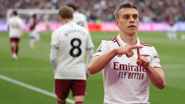 Promašen zicer i poništen gol spasli Arsenal – smeši se prva titula posle 22 godine VIDEO