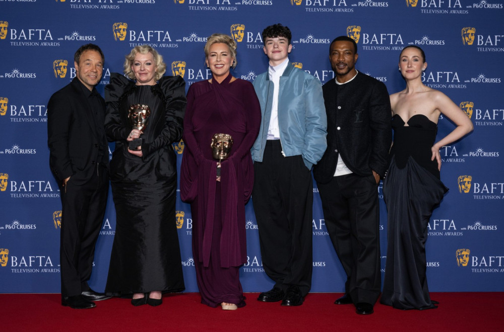 BAFTA dodela u znaku Netflixa: Serija Adolescencija osvojila najvažnije nagrade FOTO
