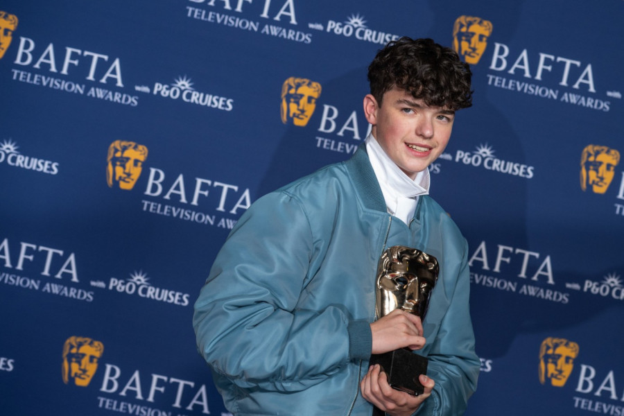 BAFTA dodela u znaku Netflixa: Serija Adolescencija osvojila najvažnije nagrade FOTO