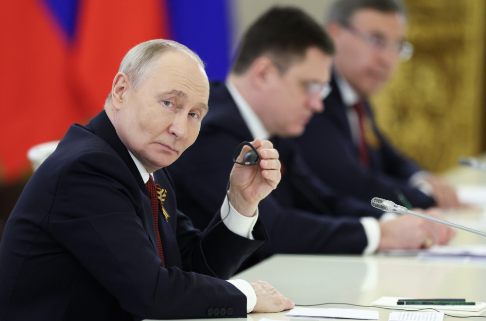 Putin zabranio nošenje satova