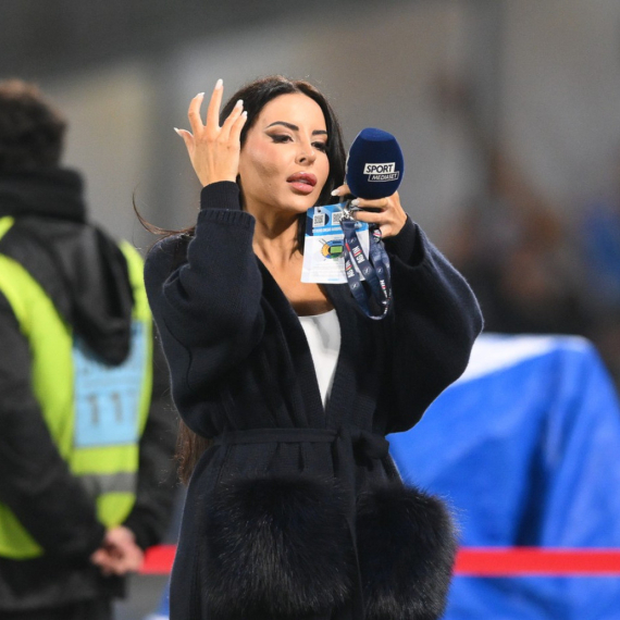 Zbog italijanske Kim Kardašijan su eksplodirale mreže: "S druge si planete" FOTO