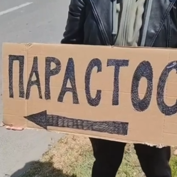 Blokaderi prešli sve granice; Snimak šokirao Srbiju: Posle napada satarom sada prizivaju "parastos" VIDEO