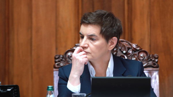 Brnabić: "Sve manje poslanika u SE glasa za rezolucije o 'zvučnom topu'"; "Njih je sramota, blokadere nije"