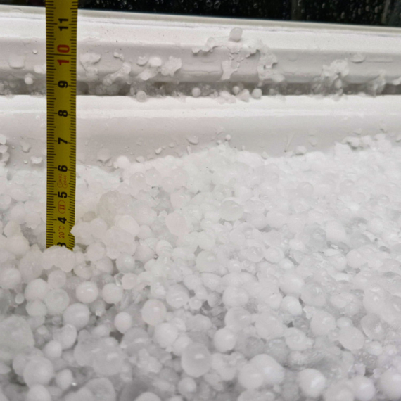 Snažno nevreme u komšiluku: Obilne padavine sa grmljavinom; Temperatura naglo pala za 10 stepeni