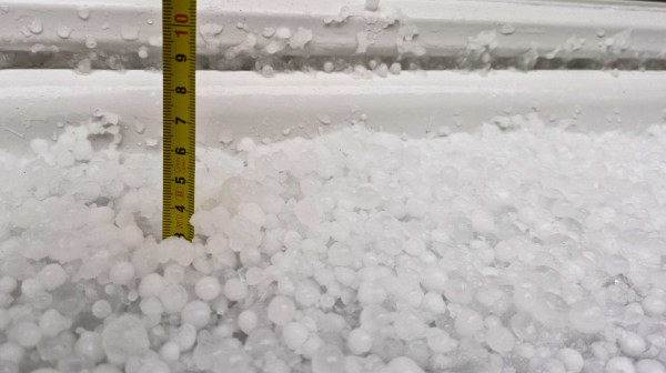 Snažno nevreme u komšiluku: Obilne padavine sa grmljavinom; Temperatura naglo pala za 10 stepeni