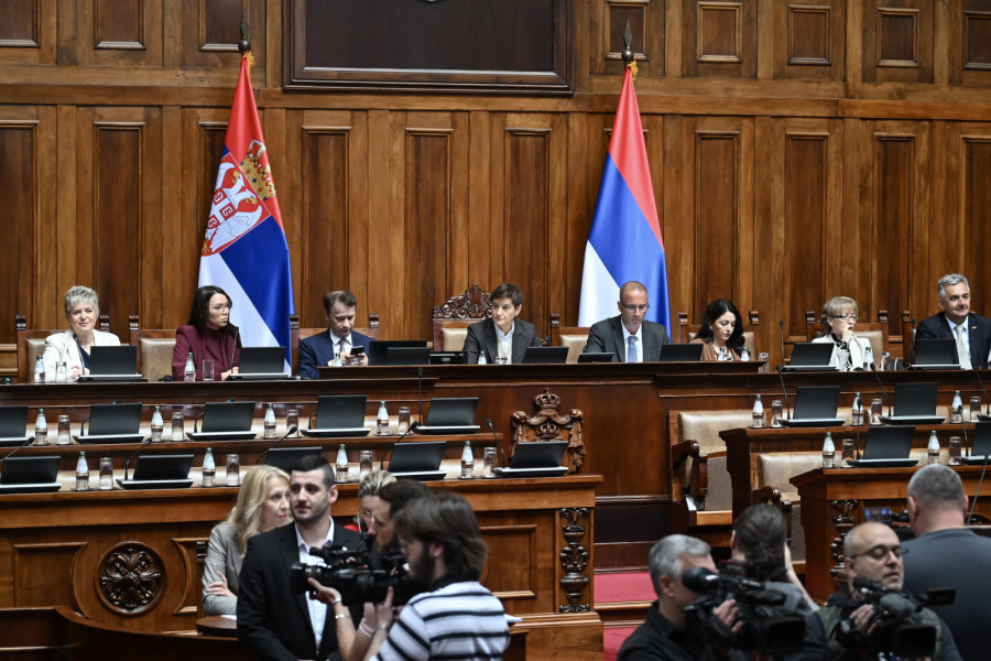 Poslanici Skupštine Srbije nastavili raspravu; Jovanov opoziciji: Grebete i rukama i nogama da ostanete ovde