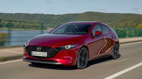Mazda tiho unapredila "trojku": Nove tehnologije stižu bez velikih promena dizajna FOTO