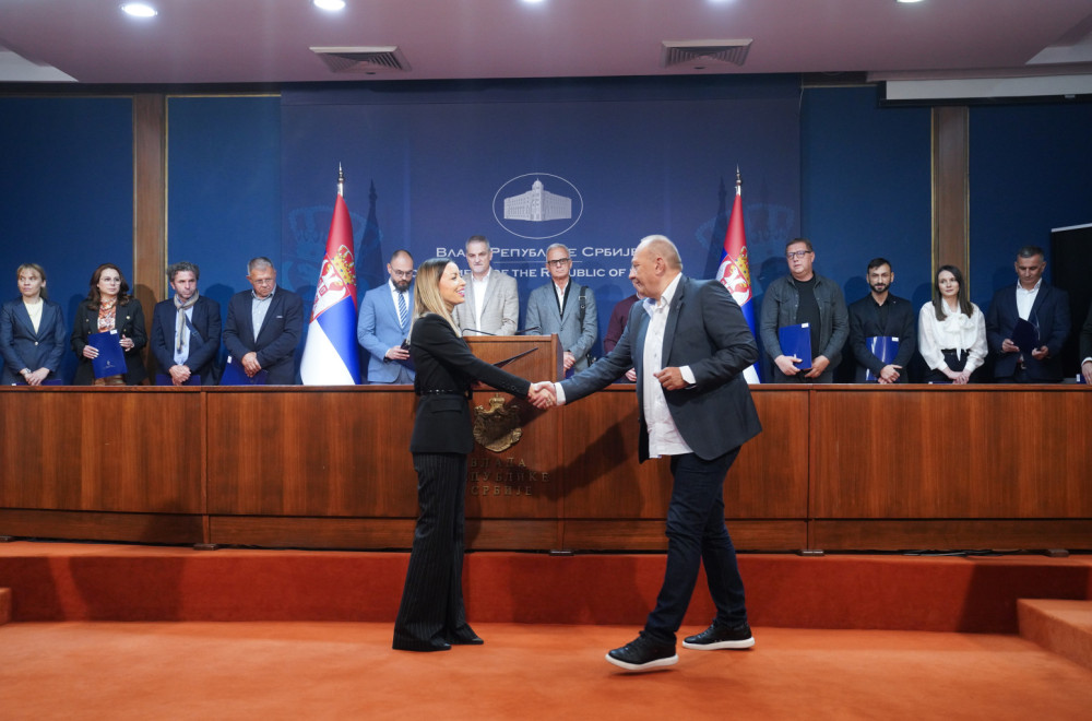 Mesarovićeva uručila rešenja privrednicima o dodeli bespovratnih sredstava