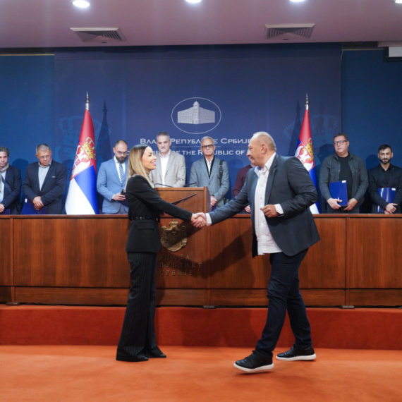 Mesarovićeva uručila rešenja privrednicima o dodeli bespovratnih sredstava