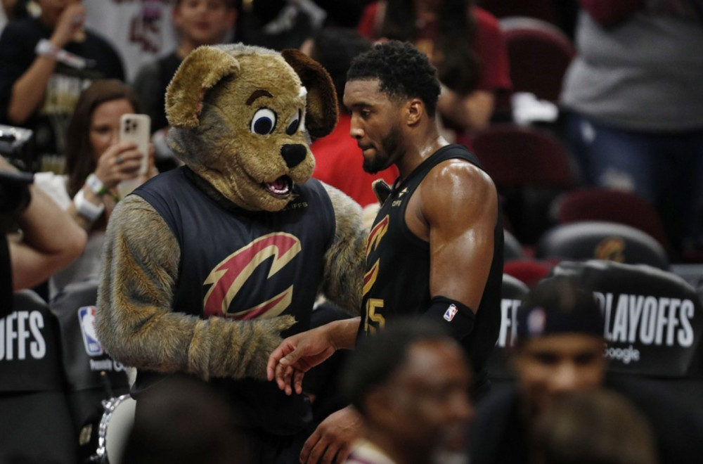 Sprema se velika NBA bomba – Majami želi Donovana Mičela?
