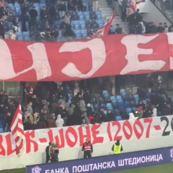 Nemile scene u Loznici: Tuča navijača Zvezde i policije VIDEO