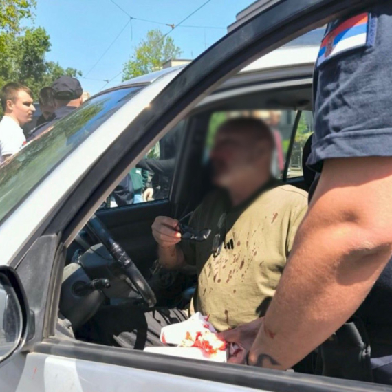 Blokaderi izazvali saobraćajku kod Pravnog, linčovali čoveka; Jedina politika im je nasilje i haos VIDEO