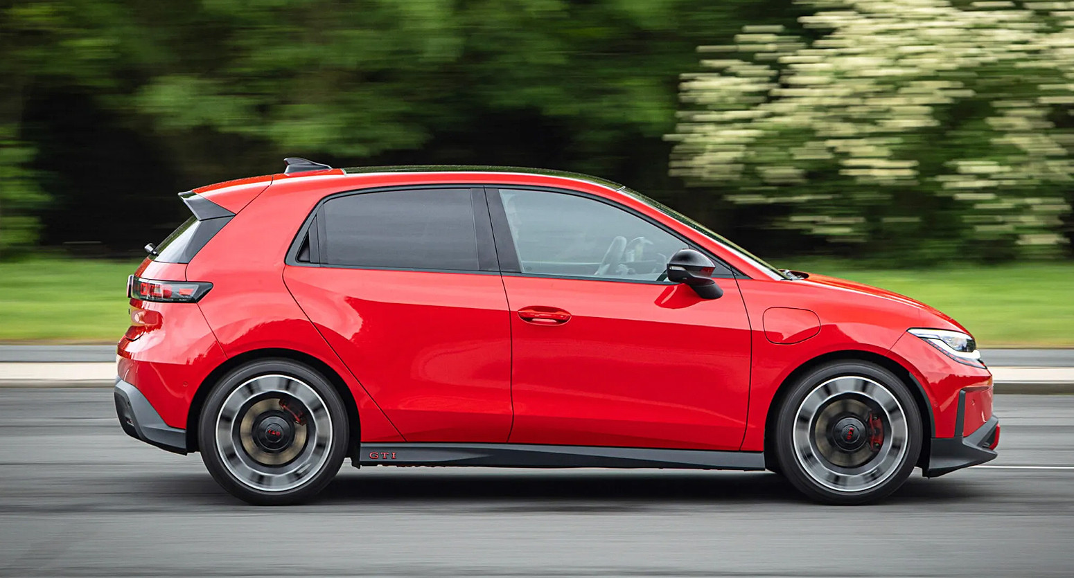 Električni GTI je stigao: Volkswagen otkrio cenu novog hot heč modela FOTO