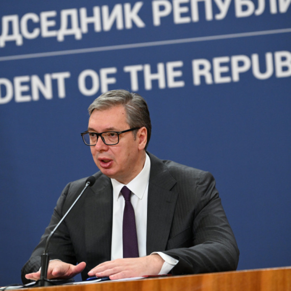 Nove mere koje će promeniti život građanima: Vučić najavio povećanje penzija, jeftinije lekove...