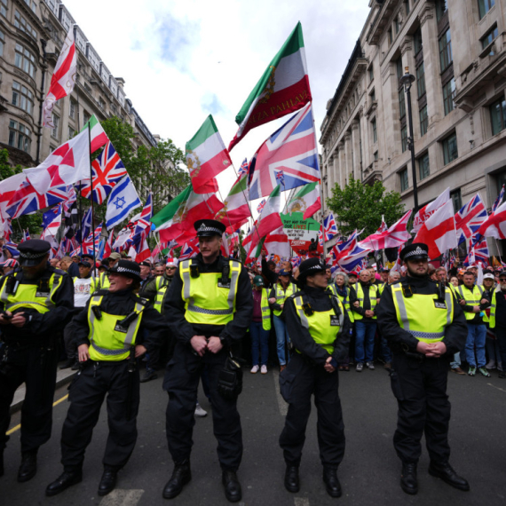 London "gori": Desničari i pro-palestinski demonstranti na ivici sukoba FOTO/VIDEO