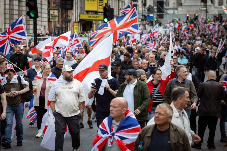 London na ivici; Hiljade ljudi na ulicama; Starmer poručuje: Vodi se borba za dušu zemlje FOTO