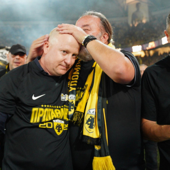 Fešta ne prestaje – 20.000 ljudi na treningu "srpskog" AEK-a VIDEO