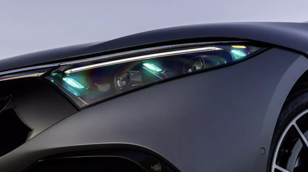 Nova signalizacija na automobilima menja pravila vožnje: Evo šta znači tirkizno svetlo