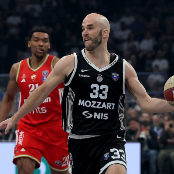 Partizan održava razliku – Zvezda teško pronalazi ritam