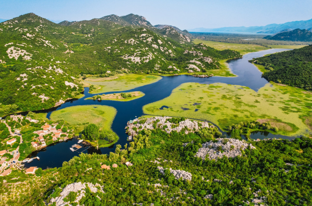 Skriveno selo u Crnoj Gori izgleda kao raj na zemlji: Magični prizori na obali Skadarskog jezera FOTO