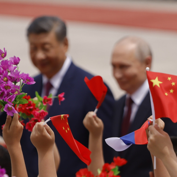 Putin dočekan topovskom paljbom u Pekingu; "Dragi prijatelju..." VIDEO