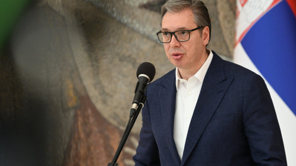 Mediji: Vučić i burek