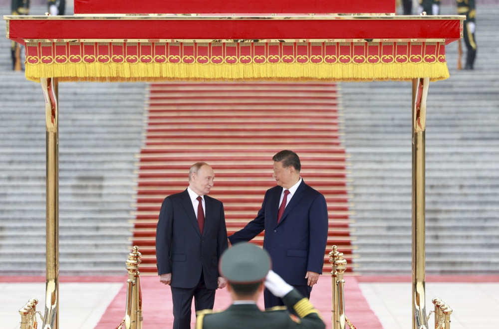 Putin i Si zagrmeli: Krah...