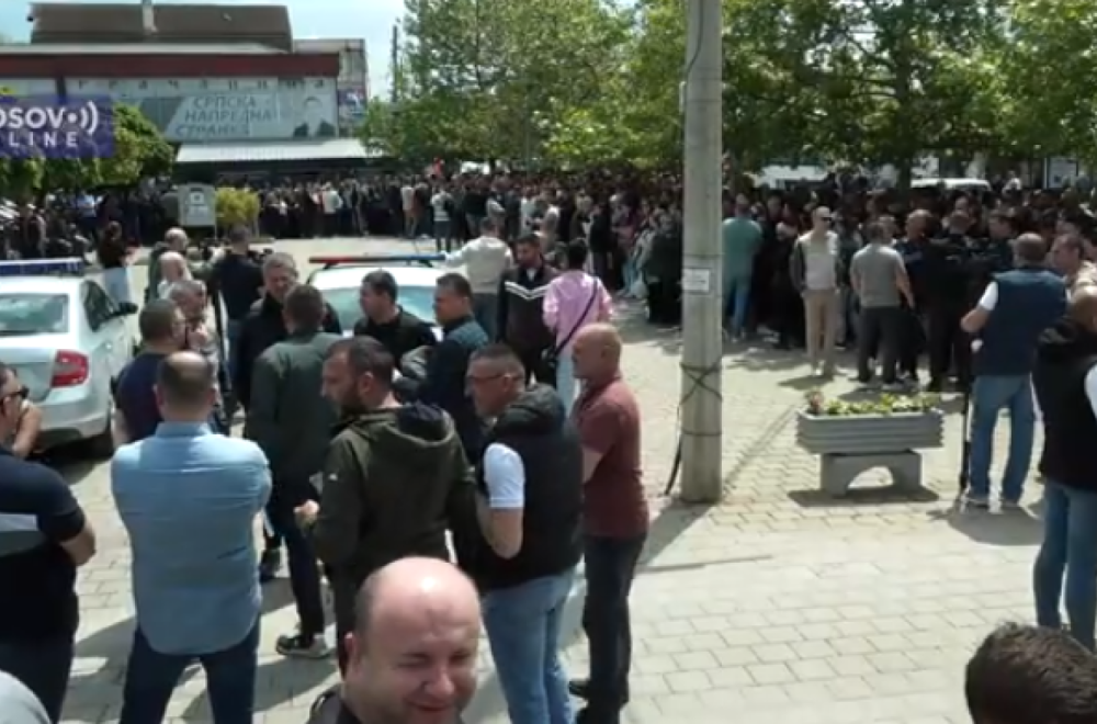 Veliki skup podrške uhapšenima u Gračanici: Srpski narod će odabrati pravu stranu
