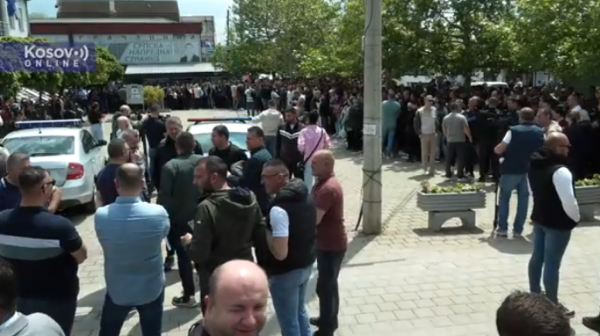 Large rally in support of those arrested in Gračanica: "The Serbian people will choose the right side"