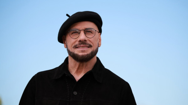 Novi film Džona Travolte podelio kritičare u Kanu: Neki ga nazvali bizarnim
